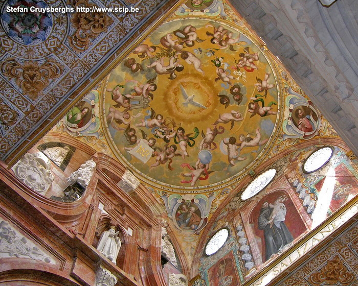 Cordoba - Mezquita Plafondschildering in het gedeelte van de kathedraal.  Stefan Cruysberghs